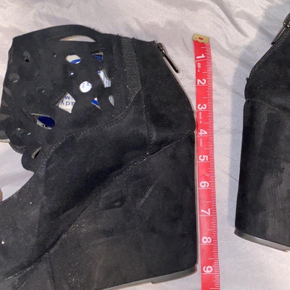 Torrid Platform - Picture 7 of 9